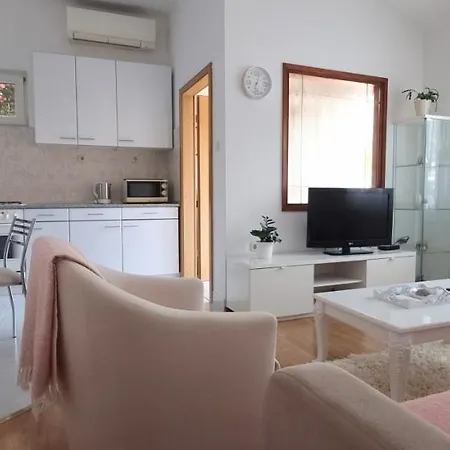 Kate-few Minutes From Apartment Makarska