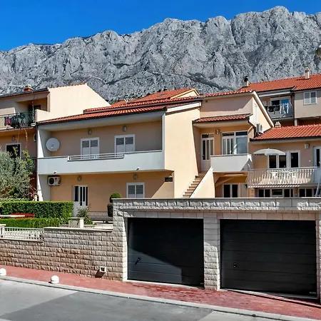 Kate-few Minutes From Apartman Makarska